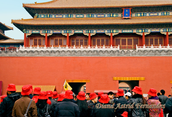 China-red-hats-at-the-Forbidden-City-entrane